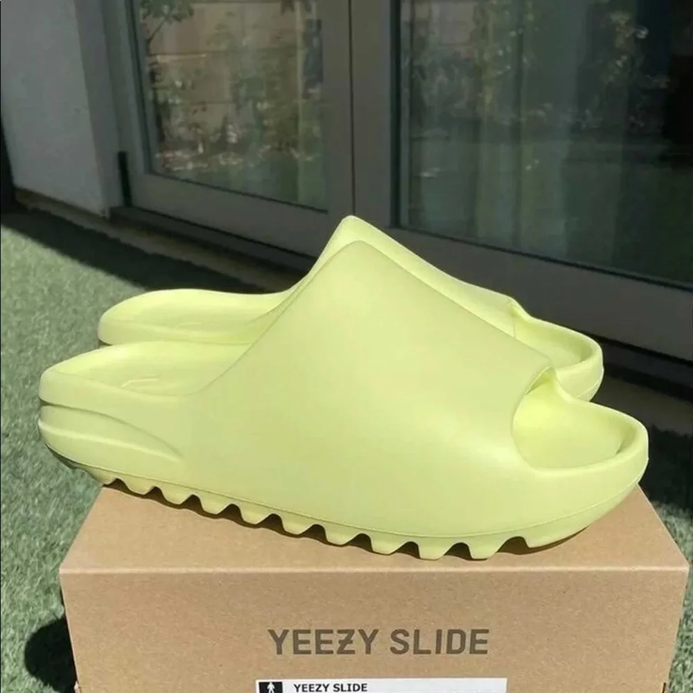 Adidas Yeezy slides - Picture 5 of 6